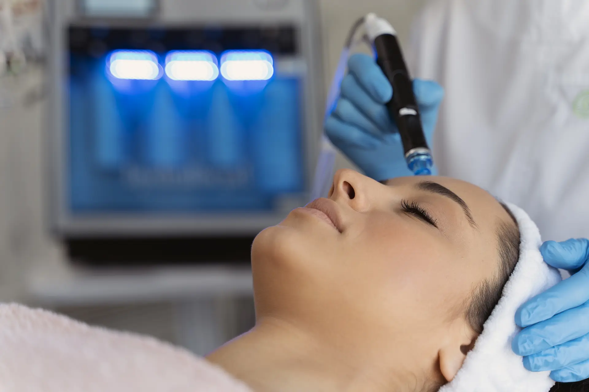 What Is the Difference Between Hydrafacial and Medi Facial?
